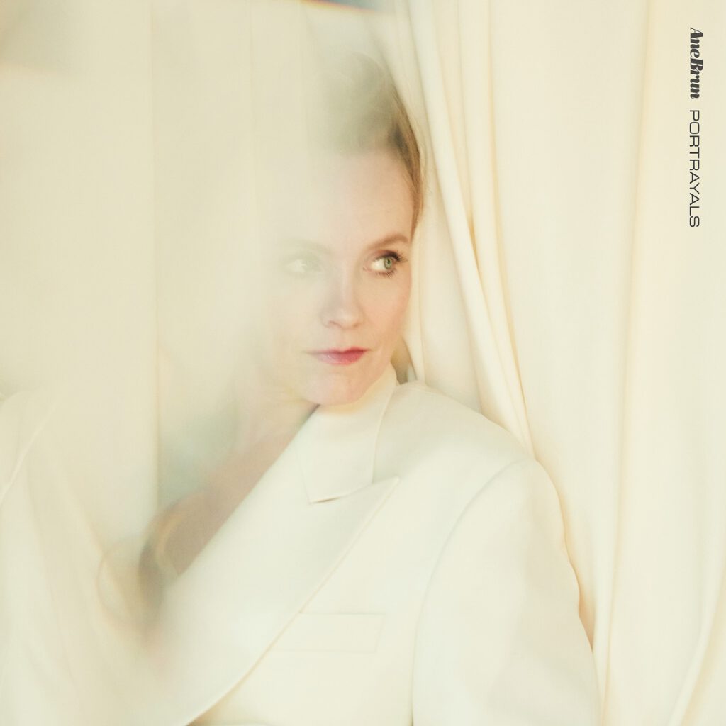 Ane Bruns jüngstes Album "Portrayal" ist voll mit Cover-Versionen mit zarter Instrumentierung – Bild: Balloon Ranger Recordings