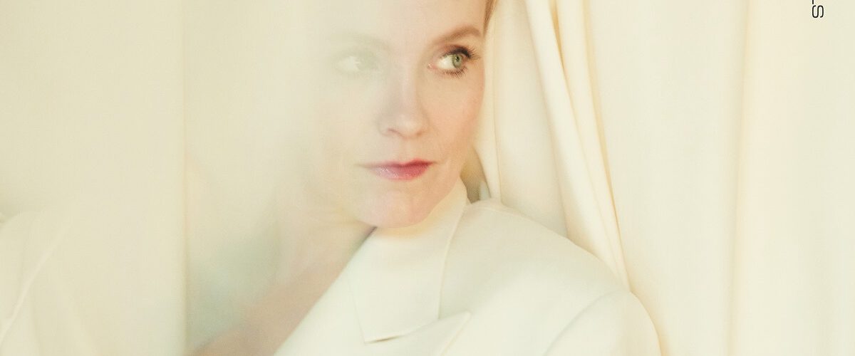 Ane Bruns jüngstes Album "Portrayal" ist voll mit Cover-Versionen mit zarter Instrumentierung – Bild: Balloon Ranger Recordings
